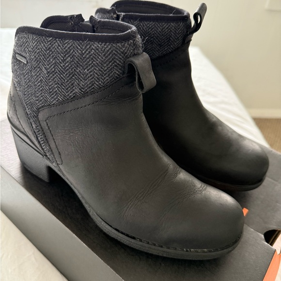 Merrell Women's Black Ankle Boots - Picture 6 of 7